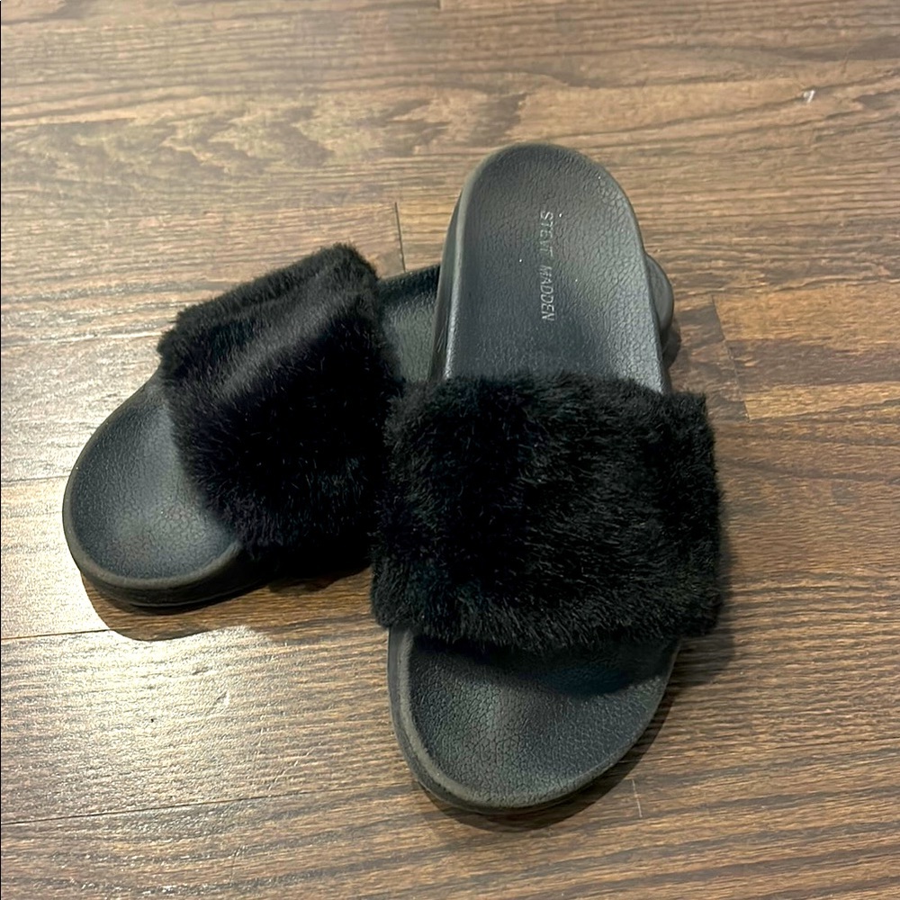 Steve Madden Black Cozy Faux Fur Slippers